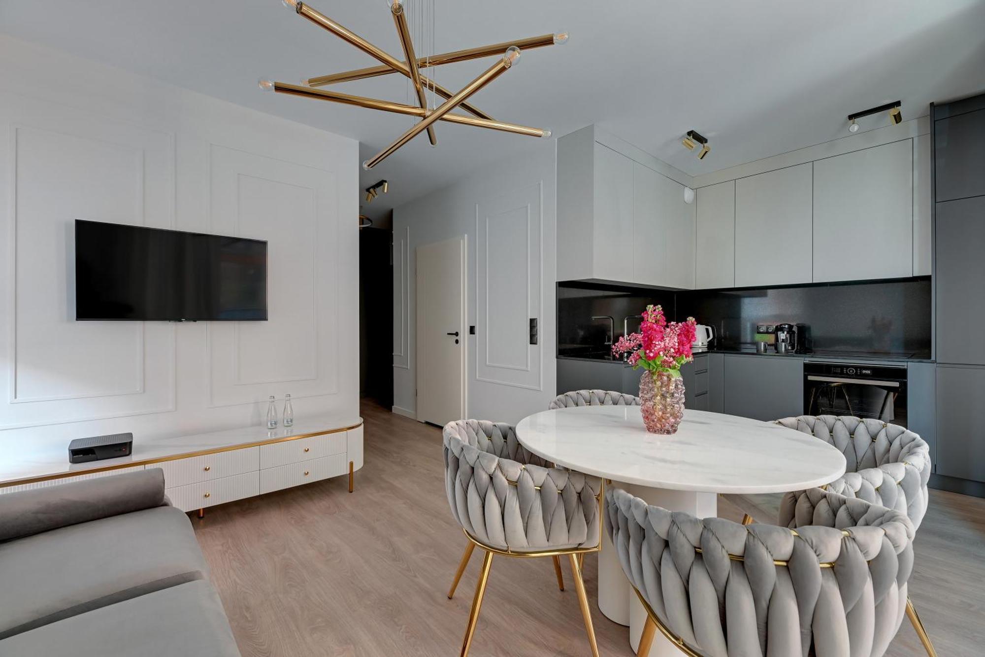 Premiem Cube Apartments In Center By Lion Apartments Γκντανσκ Εξωτερικό φωτογραφία